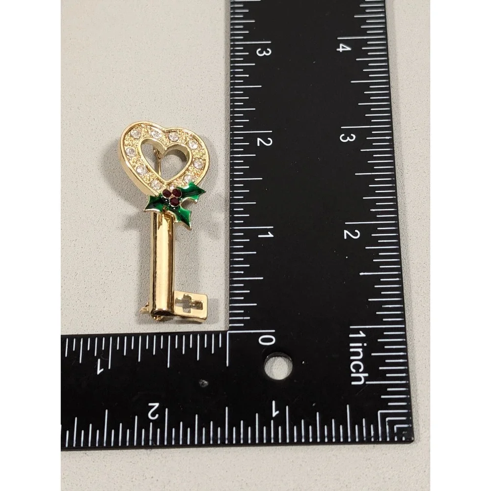 Christmas Heart Key‎ Brooch Pin Rhinestone Holly Red Green